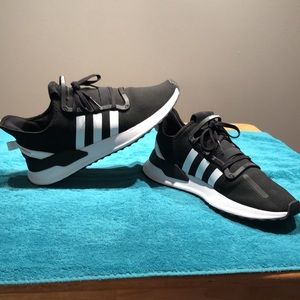 Men’s Black Adidas Athletic Shoes (M 11.5)